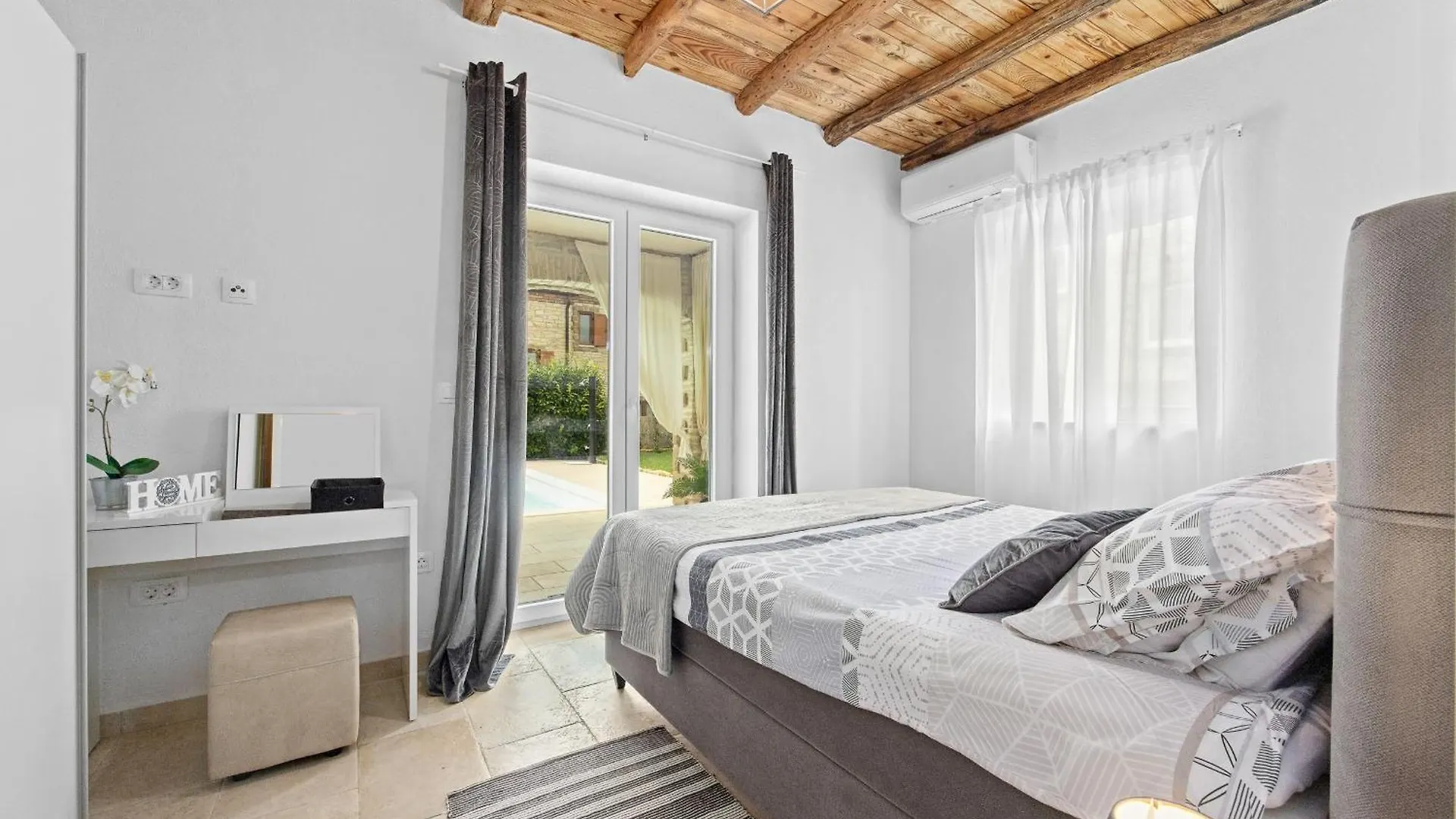 Villa Pietro Comfortable Holiday Residence Cabrunici